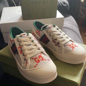 Children’s Gucci sneakers size toddler 27 (US 8 toddler) child size 33 ( US 2w)